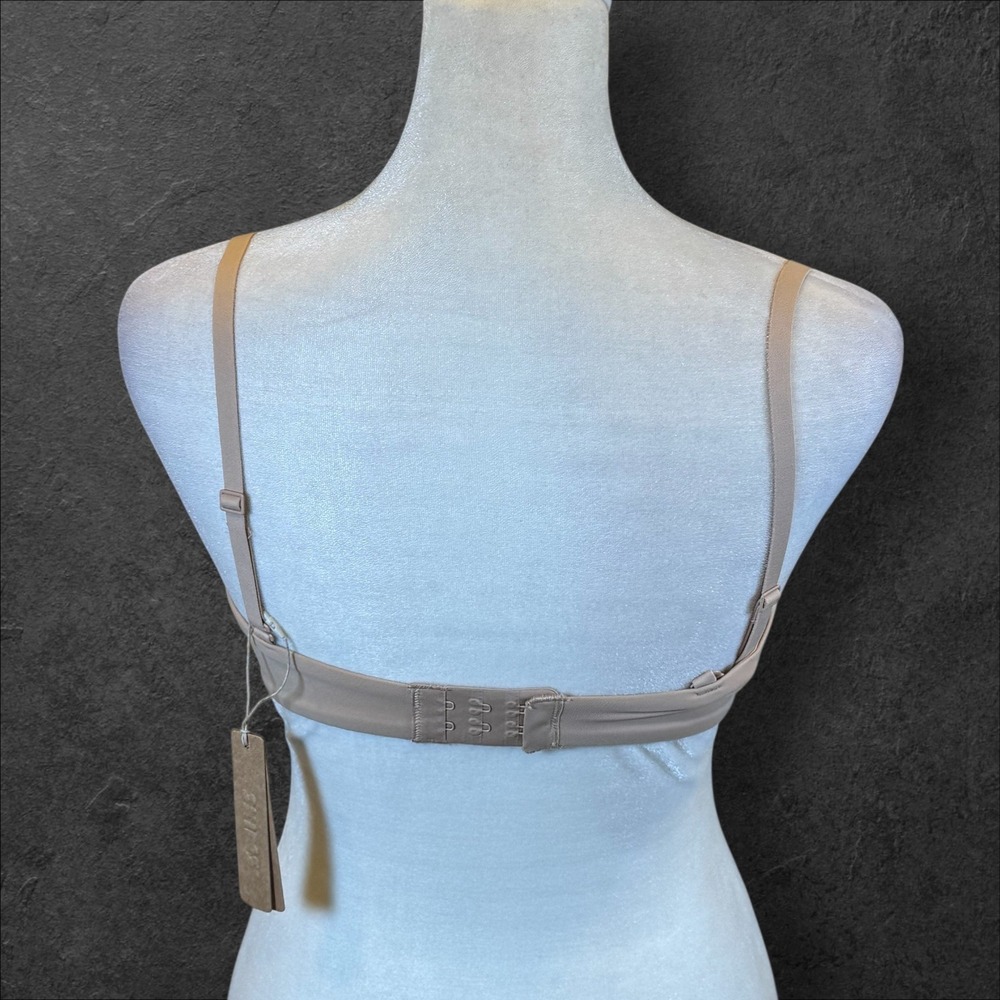 SKIMS Fits Everybody T-Shirt Bra Clay Underwire‎ Push Up Smooth Cup Size 32DD - Picture 4 of 6